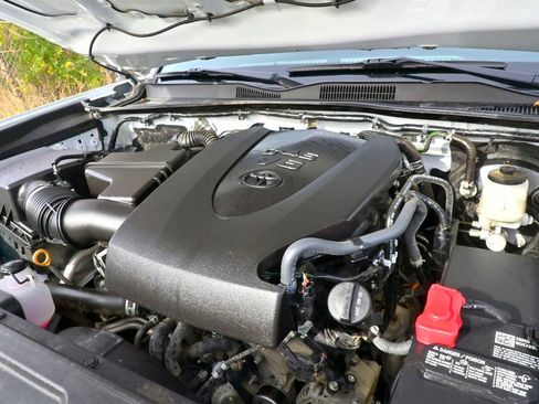 Used 2022 Toyota Tacoma SR image 26