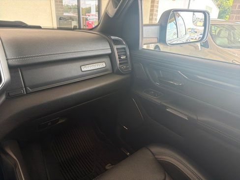 Used 2022 RAM 1500 Laramie AWD/4WD image 18