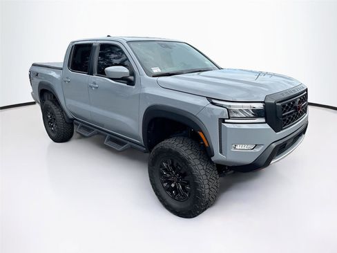 Used 2022 Nissan Frontier Pro-X w/ Technology Package image 7