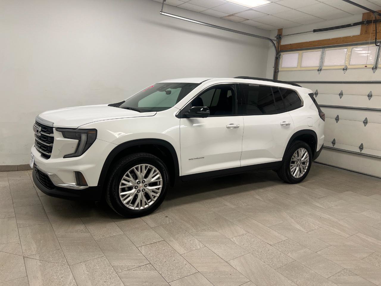 Used 2026 GMC Acadia Elevation w/ Elevation Premium Package AWD/4WD image 2