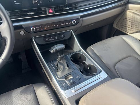 Used 2026 Kia Carnival FWD image 42