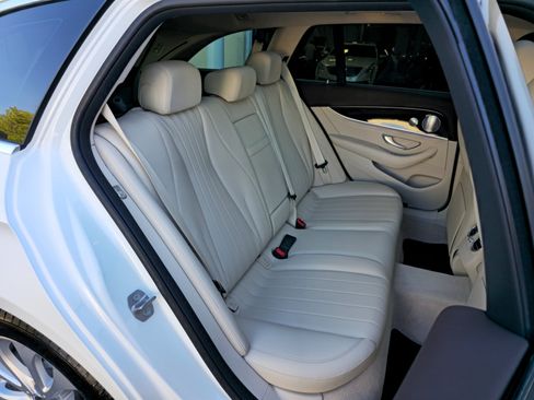 Used 2018 Mercedes-Benz E 400 4MATIC Wagon image 31