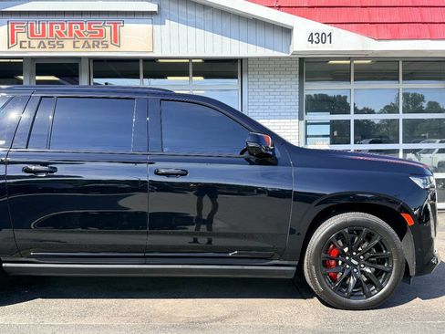 Used 2024 Cadillac Escalade ESV Sport Platinum w/ LPO, ONYX Package AWD/4WD image 11