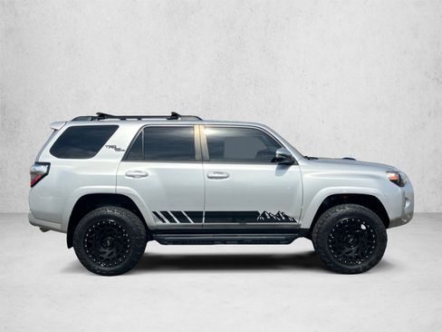 Used 2023 Toyota 4Runner TRD Off-Road Premium w/ Moonroof Package AWD/4WD image 4
