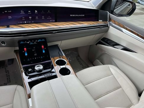 Certified 2025 Cadillac Escalade Sport Platinum AWD/4WD image 15
