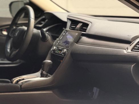 Used 2017 Honda Civic EX image 3