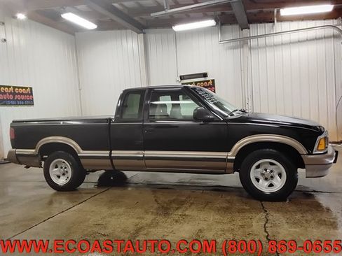 Used 1996 Chevrolet S10 Pickup LS RWD image 2