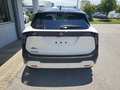 Used 2026 Nissan Kicks SV FWD image 9