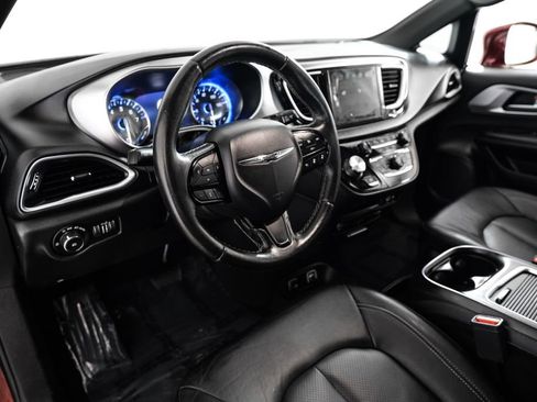 Used 2018 Chrysler Pacifica Touring-L Plus w/ Advanced Safetytec Group FWD image 2
