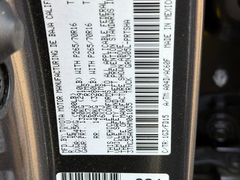 Used 2017 Toyota Tacoma TRD Off-Road AWD/4WD image 28