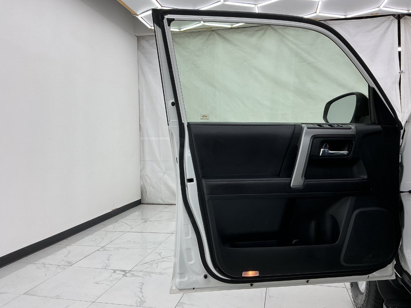 Used 2016 Toyota 4Runner SR5 Premium AWD/4WD image 18