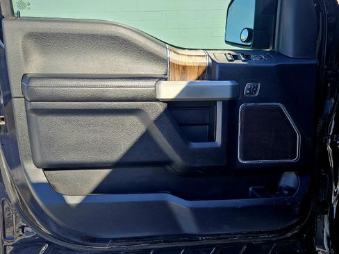 Used 2018 Ford F150 Lariat image 11