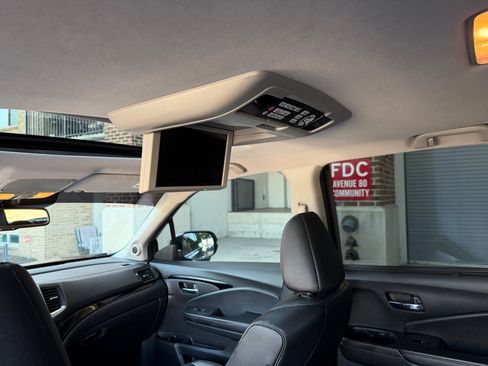 Used 2017 Honda Pilot Touring image 17