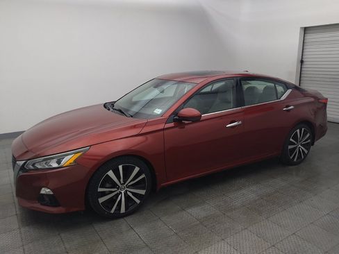 Used 2020 Nissan Altima 2.5 Platinum FWD image 2