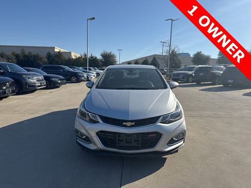 Used 2017 Chevrolet Cruze LT w/ Convenience Package image 2