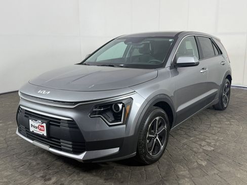 Used 2025 Kia Niro LX FWD image 3