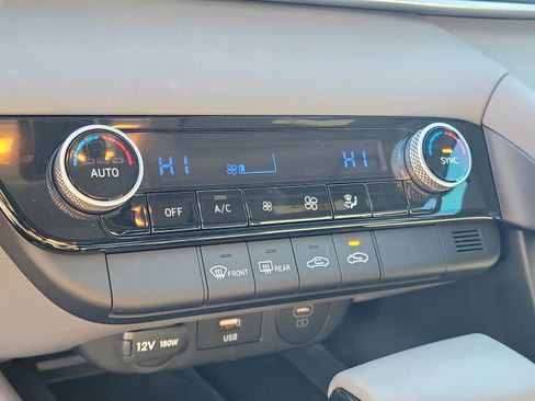 Used 2025 Hyundai Elantra Sport image 27