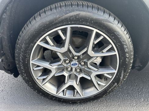 Certified 2025 Ford Explorer Platinum w/ Ultimate Package image 10