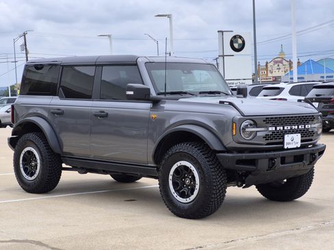 Used 2024 Ford Bronco Badlands AWD/4WD image 3