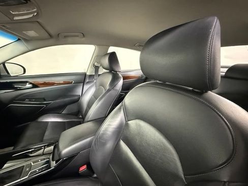 Used 2017 Kia Cadenza Premium FWD image 5