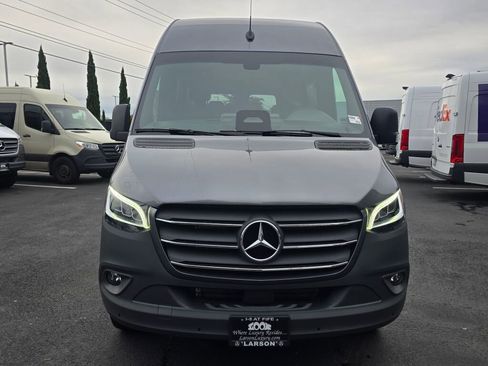New 2025 Mercedes-Benz Sprinter 2500 image 9