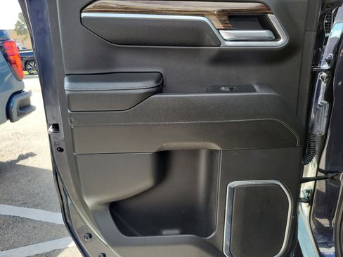 Used 2023 GMC Sierra 1500 Elevation image 25