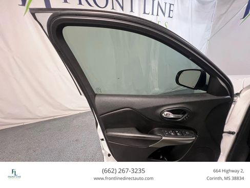 Used 2019 Jeep Cherokee Limited image 12