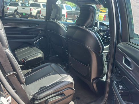 Used 2021 Jeep Grand Cherokee L Overland w/ Luxury Tech Group IV AWD/4WD image 32