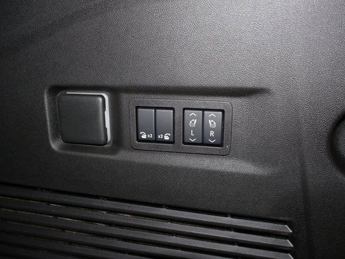 New 2025 Chevrolet Suburban Premier image 37