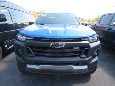 Used 2023 Chevrolet Colorado Trail Boss w/ Technology Package image 2