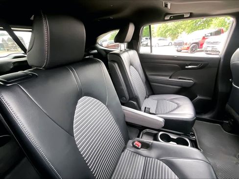 Used 2025 Toyota Highlander XSE AWD/4WD image 20