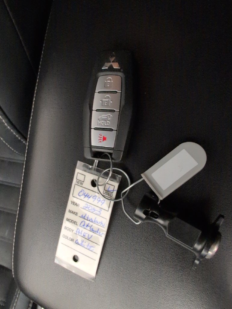 Used 2023 Mitsubishi Outlander 4WD Plug-In Hybrid image 39