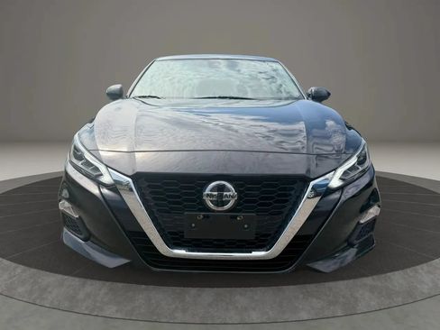 Used 2022 Nissan Altima 2.5 SV w/ SV Premium Package FWD image 2