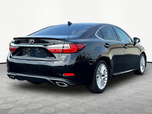 Used 2017 Lexus ES 350 w/ Ultra Luxury Package FWD image 6