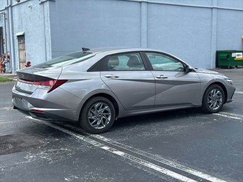 Used 2024 Hyundai Elantra SEL FWD image 8