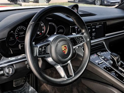 Used 2019 Porsche Panamera image 14