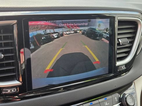Used 2023 Chrysler Pacifica Touring-L FWD image 26