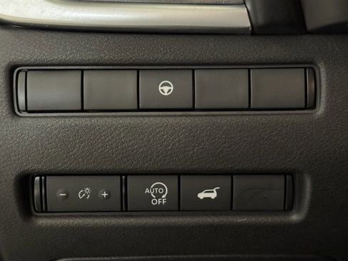 Used 2025 Nissan Rogue SV image 23