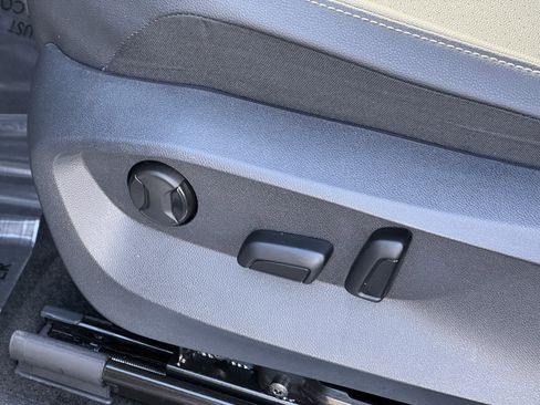 Certified 2024 Volkswagen Tiguan SE R-Line image 18