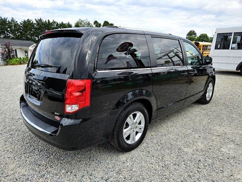 Used 2019 Dodge Grand Caravan SXT image 5