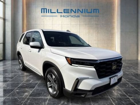 Certified 2025 Honda Pilot EX-L image 2