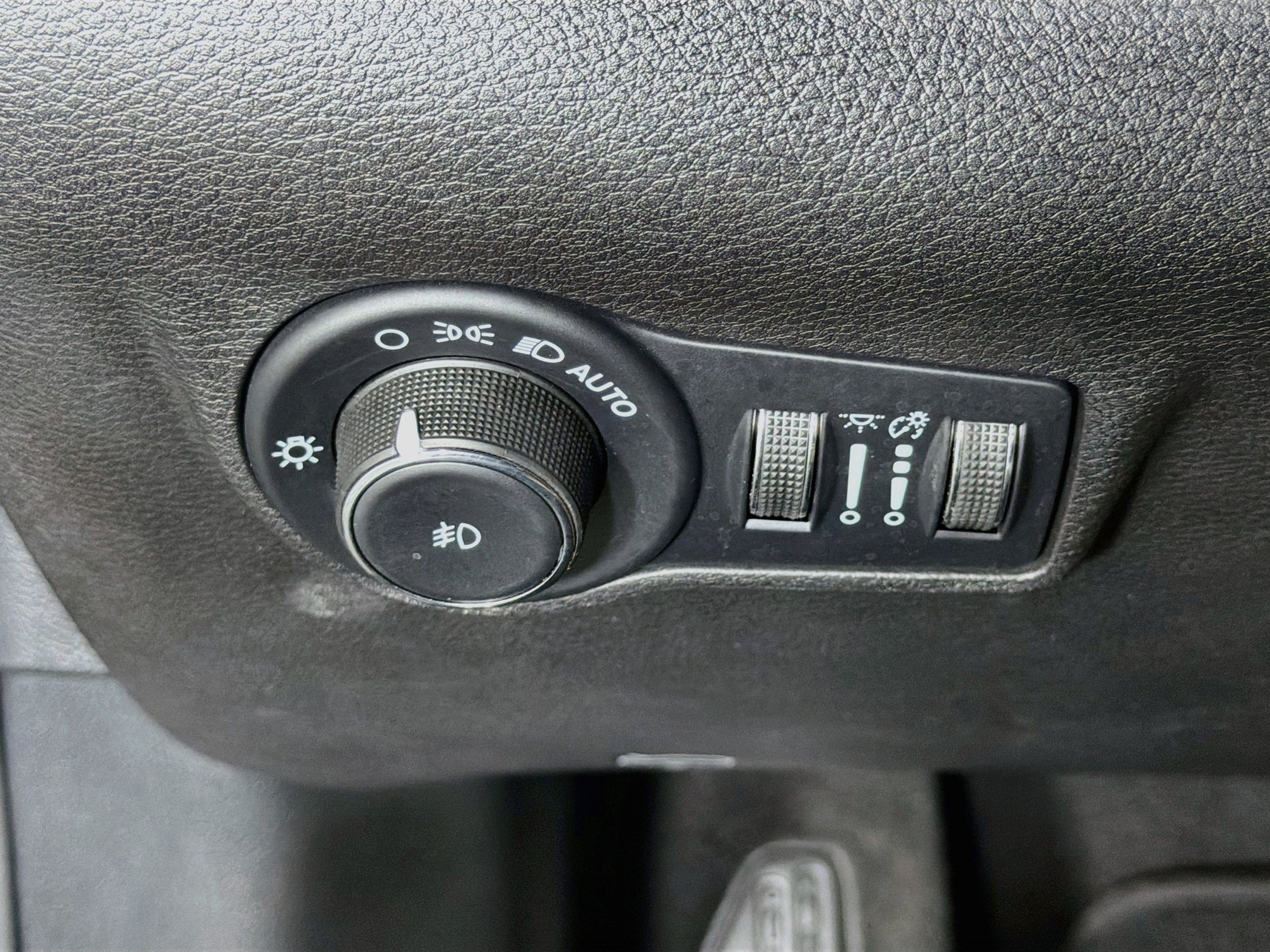 Used 2023 Jeep Compass Latitude AWD/4WD image 17