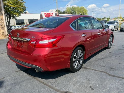 Used 2017 Nissan Altima 2.5 SV w/ Convenience Package FWD image 7
