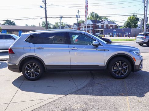 Used 2024 Volkswagen Tiguan SE AWD/4WD image 6