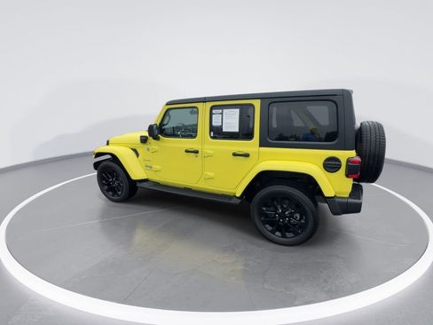 Used 2023 Jeep Wrangler Unlimited Sahara w/ Cold Weather Group AWD/4WD image 6