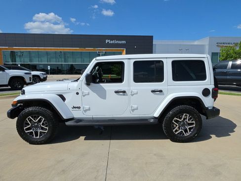 New 2026 Jeep Wrangler Unlimited Sahara AWD/4WD image 2