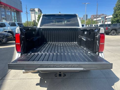 Certified 2025 Toyota Tacoma SR5 AWD/4WD image 15