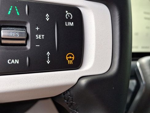Certified 2025 Land Rover Defender 130 X-Dynamic SE AWD/4WD image 25