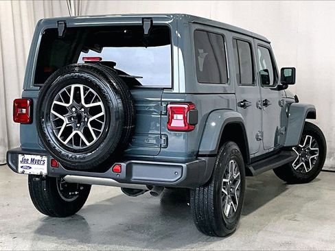 Used 2026 Jeep Wrangler Unlimited Sahara AWD/4WD image 13