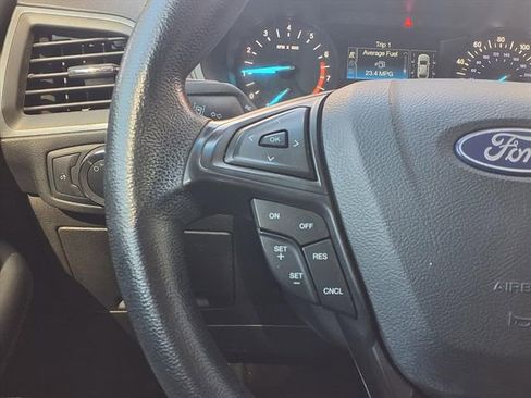 Used 2019 Ford Edge SE image 18